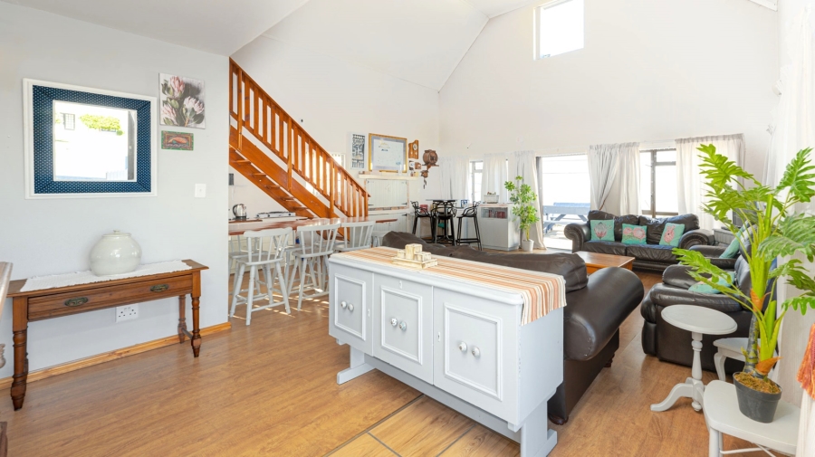 To Let 4 Bedroom Property for Rent in Struisbaai Western Cape